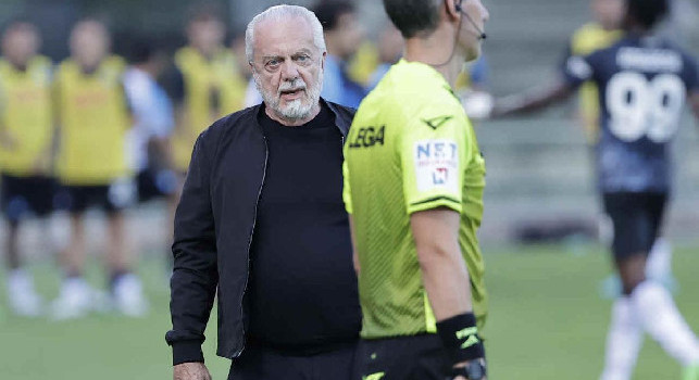 De Laurentiis furioso, faccia a faccia con l'arbitro Scatena all'intervallo | VIDEO & FOTO CN24