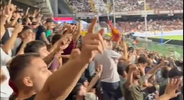 Vesuvio erutta, tutta Napoli &egrave; distrutta, solita vergogna in A: coro becero tifosi Roma a Salerno | VIDEO