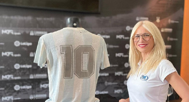 Lola Hernandez: Matthaus ha ceduto la maglia di Maradona del mondiale Messico '86 al Museo Legends di Madrid | FOTO