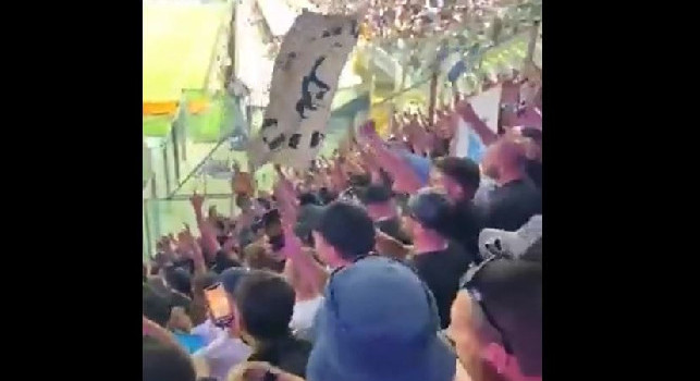 Vesuvio erutta, tutta Napoli è distrutta!: la risposta ironica dei tifosi azzurri ai cori razzisti | VIDEO