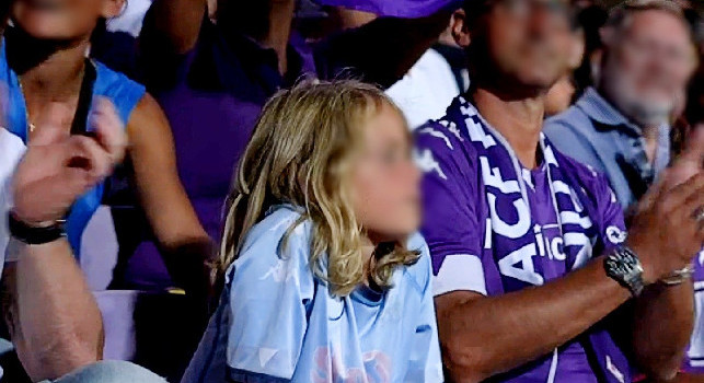 Tifoso maglia Napoli Fiorentina