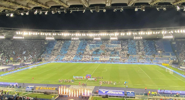 Clamoroso Lazio-Napoli, settori chiusi ma il club laziale elude la squalifica per gli abbonati: il comunicato