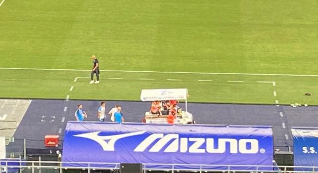 Violento scontro facciale Lozano-Marusic: bruttissima ferita, Hirving fuori in barella | FOTO CN24
