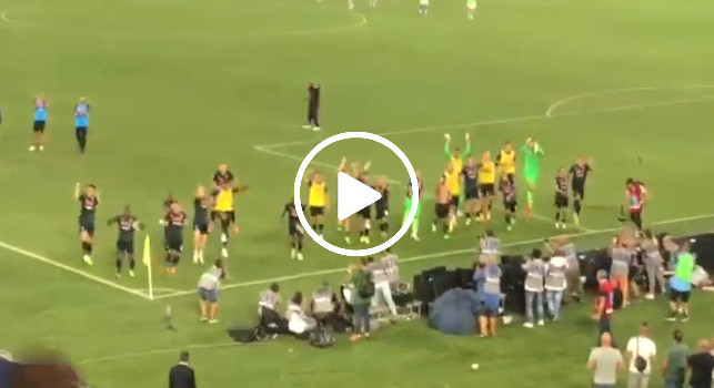 Tripudio Napoli allo stadio Olimpico: tutta la squadra corre dai tifosi nel settore ospiti! | VIDEO