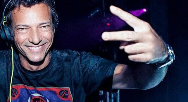 Vesuvio erutta, tutta Napoli è distrutta!. Coro razzista su Spotify, interviene DJ Molella! | VIDEO