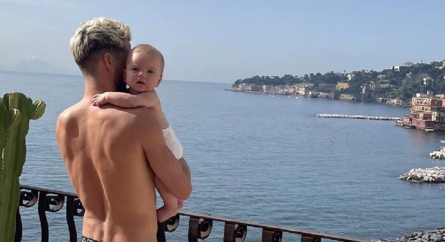 La moglie di Mertens è tornata a Napoli, video stupendo da Posillipo: A casa | VIDEO