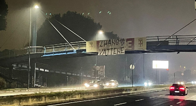 Inter contestata dai propri tifosi, città tappezzata di striscioni | FOTO
