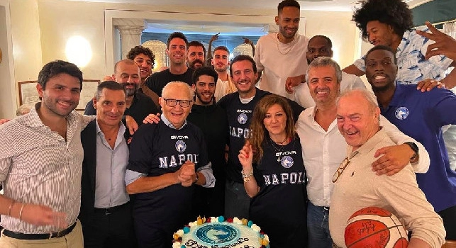 La Gevi Napoli Basket da Mimì alla Ferrovia per la cena di inizio stagione | FOTOGALLERY