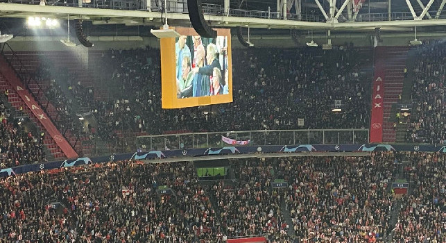 Ajax-Napoli, l'urlo Champions dal settore ospiti fa tremare l'Amsterdam Arena! | FOTO CN24