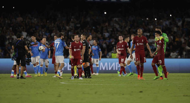 Liverpool, grave infortunio per Arthur: lungo stop, salta il Napoli