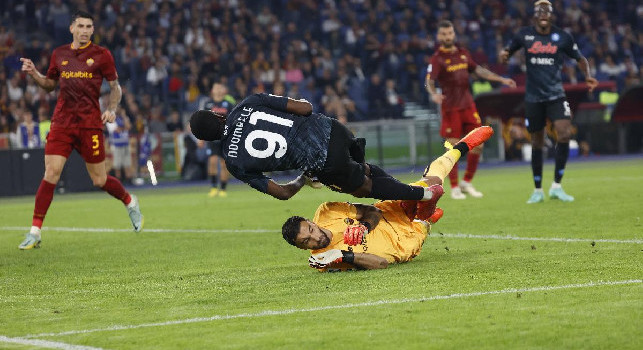 Moviola Roma-Napoli, Irrati e VAR annullano rigore agli azzurri: tutti gli episodi dubbi
