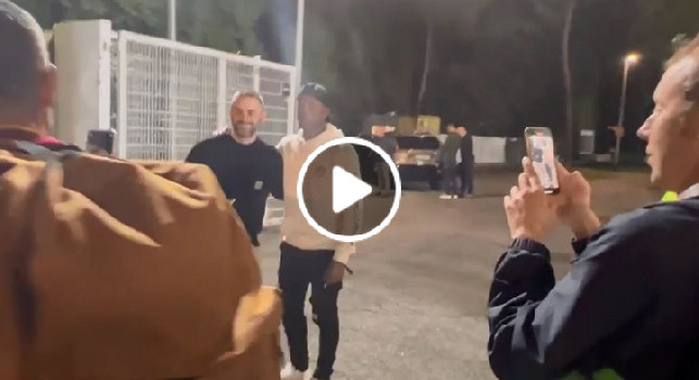Roma-Napoli 0-1, bel gesto a fine gara: scatta foto con tifosi partenopei e giallorossi! | VIDEO CN24