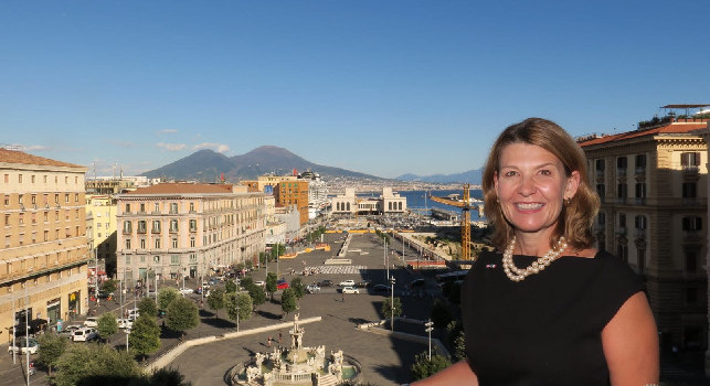 La console Tracy Roberts-Pounds: Ancora congratulazioni al Napoli e alla città per la storica vittoria dello scudetto | VIDEO