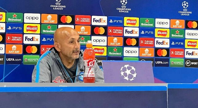 Liverpool-Napoli, Spalletti in conferenza: Elogi Klopp? Cc&agrave; nisciuno &egrave; fesso, &egrave; il Liverpool di sempre! Vogliamo il primo posto, su Salah-Kvaratskhelia... | VIDEO