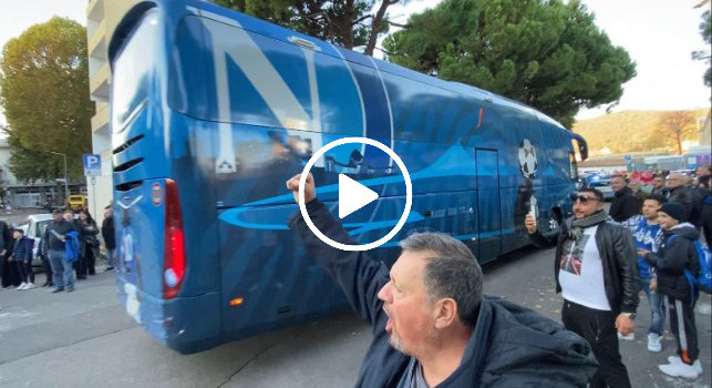 Napoli-Udinese, il pullman degli azzurri è arrivato al Maradona: boato dei tifosi | VIDEO CN24