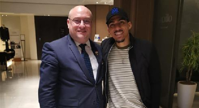 Allan torna a Napoli! L'ex centrocampista azzurro 'beccato' in un noto hotel della città | FOTO