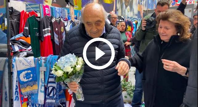 Ferlaino commosso, omaggio a Maradona ai Quartieri Spagnoli: Voglio dire una cosa | VIDEO CN24