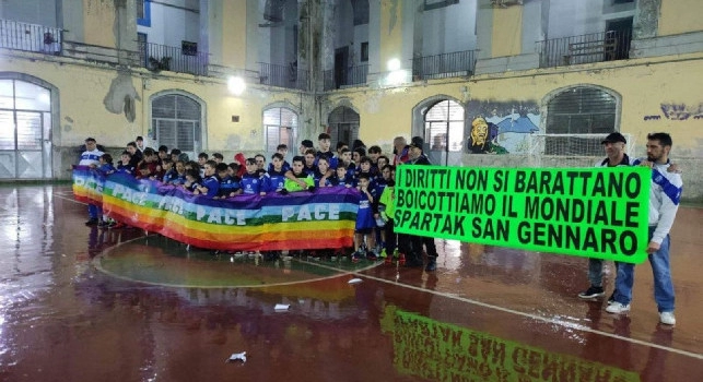 Napoli, a Montesanto i bambini giocano nel ricordo di Maradona