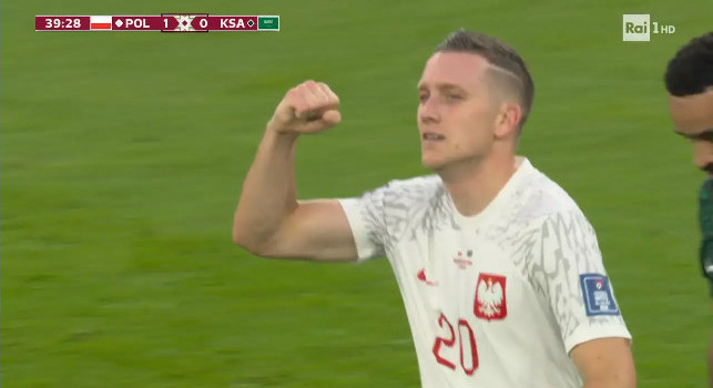 Polonia-Arabia Saudita 2-0: Zielinski segna e porta la Nazionale in testa alla classifica | FOTO e VIDEO