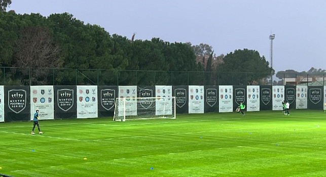 Napoli-Crystal Palace, portieri in campo per il riscaldamento | FOTO CN24