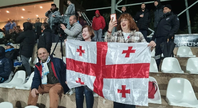 Tifose georgiane per Kvaratskhelia anche in Turchia | FOTO CN24