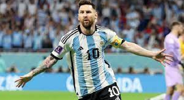 Argentina-Croazia 2-0 alla fine del primo tempo: decidono Messi e Julian Alvarez