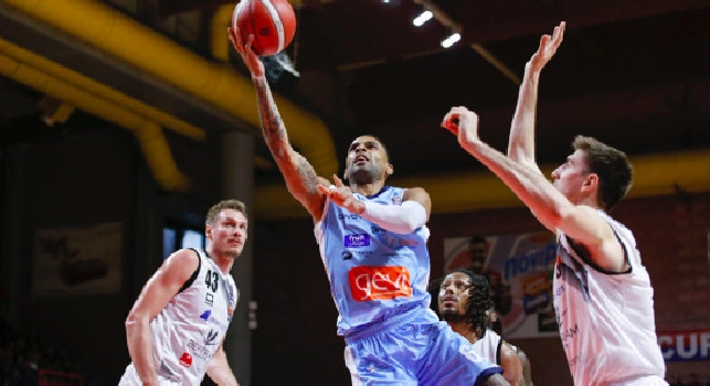 Gevi Napoli Basket, domani sera la trasferta a Sassari nell&rsquo;anticipo dell&rsquo;undicesima giornata del campionato di Serie A