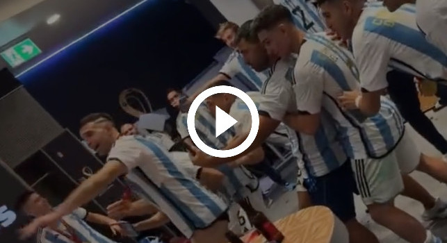 Argentina, il coro di Martinez nello spogliatoio: Un minuto di silenzio... Per Mbappe che è morto | VIDEO