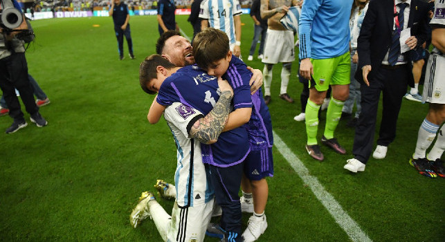 CorSport - Messi non sarà mai come Maradona: Diego non avrebbe mai indossato la tunica dell'emiro
