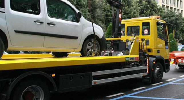S'hanno portato e mmachine, tifosi increduli al Maradona: con i parcheggiatori abusivi parte la sommossa di piazza