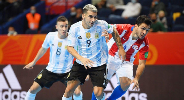 Calcio a 5, è un Napoli Futsal argentino. Titi Borruto è il regalo di Natale del presidente Perugino: “Lo volevano tutti, ha scelto noi per vincere insieme”. Il Cobra: “Una città magica, felice di vestire l’azzurro”