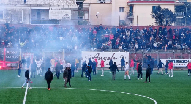 Angri, calciatore del Portici aggredito dai tifosi: calci, pugni e mazze! Il club nega tutto