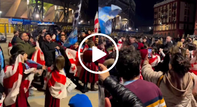 Napoli-Juventus 5-1: tifosi coreani e georgiani esultano all’uscita del Maradona | VIDEO
