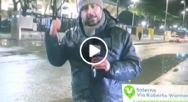 Giornalista salernitano attacca Iervolino, poi passa un tifoso del Napoli... | VIDEO