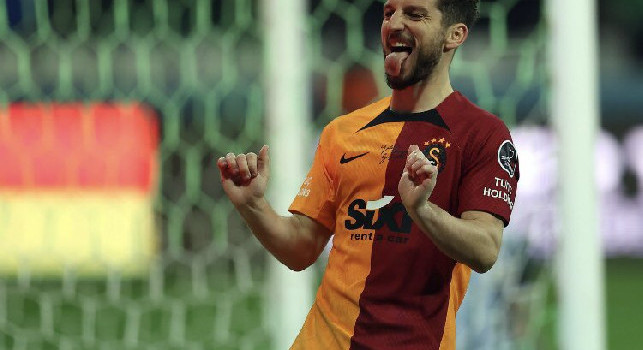 Mertens segna col Galatasaray e non dimentica Napoli, esultanza in stile 'Tommy' contro il Giresunspor | FOTO