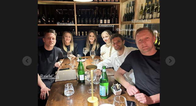 Zielinski e Bereszynski a cena con le mogli, spunta anche un ex Serie A | FOTO