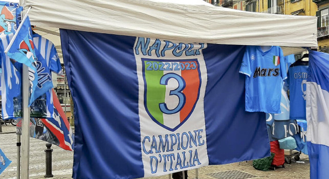 Napoli bandiera terzo Scudetto