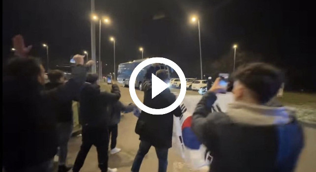 Sassuolo-Napoli, l'arrivo degli azzurri al Mapei: che entusiasmo dei tifosi! | VIDEO