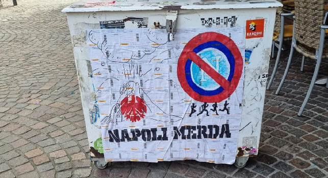 Vergogna a Francoforte, cartellone col Vesuvio che erutta e offesa a Napoli | FOTO