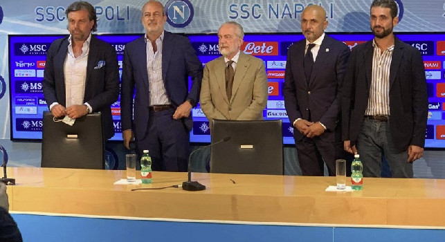 Per la prima volta il Napoli non ha un partito