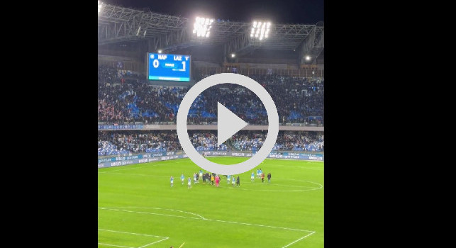 Sconfitta del Napoli con la Lazio, la reazione del pubblico è da applausi | VIDEO