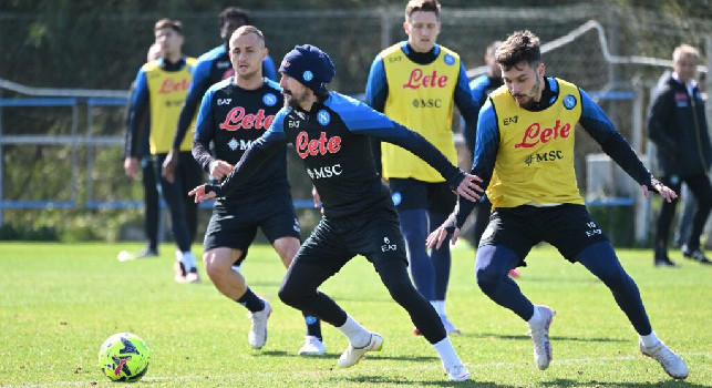 SSC Napoli, il report dell'allenamento: si rivede in gruppo Lozano, le ultime su Raspadori