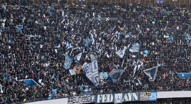 Napoli-Atalanta, tornano a sventolare le bandiere al Maradona | FOTO