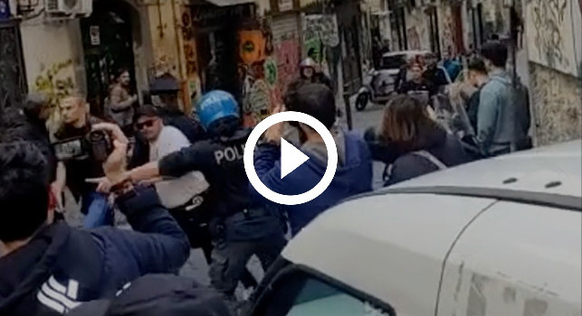 Scaramucce subito sedate dalla polizia e calci alle sedie di un bar: tifosi dell'Eintracht in corteo | VIDEO