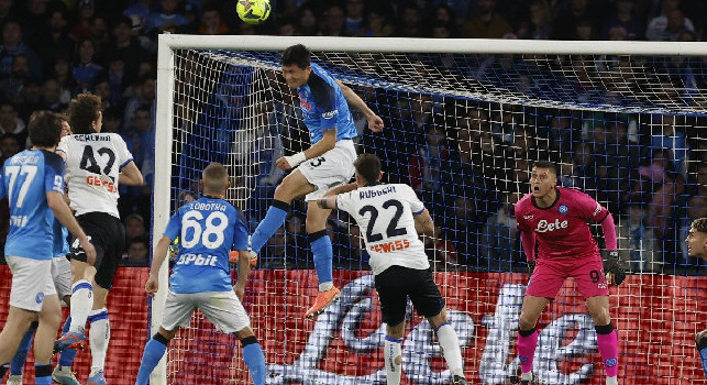 Napoli-Eintracht 3-0: doppio cambio negli azzurri che inseriscono Lozano e Juan Jesus