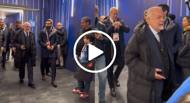 Grande presidente!. De Laurentiis accolto da eroe dopo Napoli-Eintracht 3-0 | VIDEO