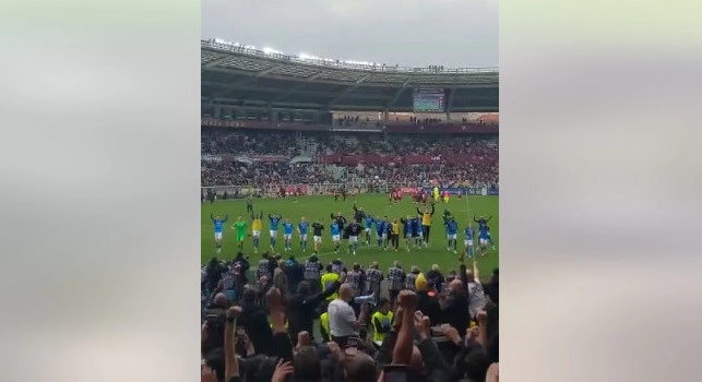 Festa giocatori tifosi a fine partita: corsa sotto il Settore Ospiti | FOTO