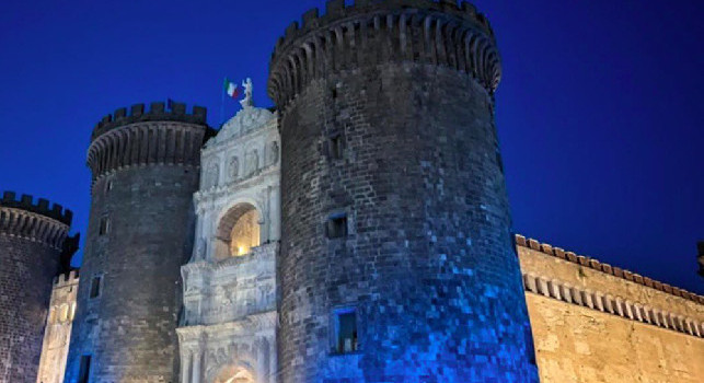 Napoli s'illumina d'azzurro: l'iniziativa in città per la nazionale italiana | FOTO