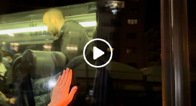 Tifosa chiama Donnarumma, parte il siparietto: sentite cosa gli dice dal finestrino | VIDEO CN24
