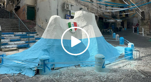 Festa Scudetto Napoli, creazione incredibile dei tifosi: spunta il Vesuvio in città! | VIDEO CN24